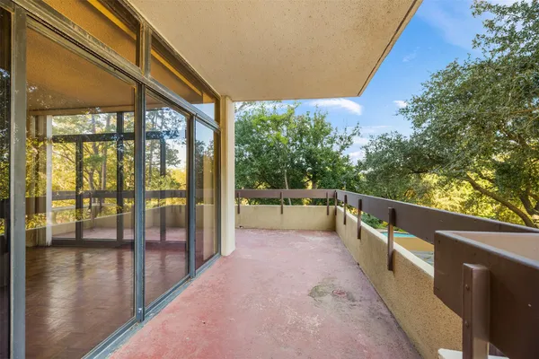 a view of hallway with hallway