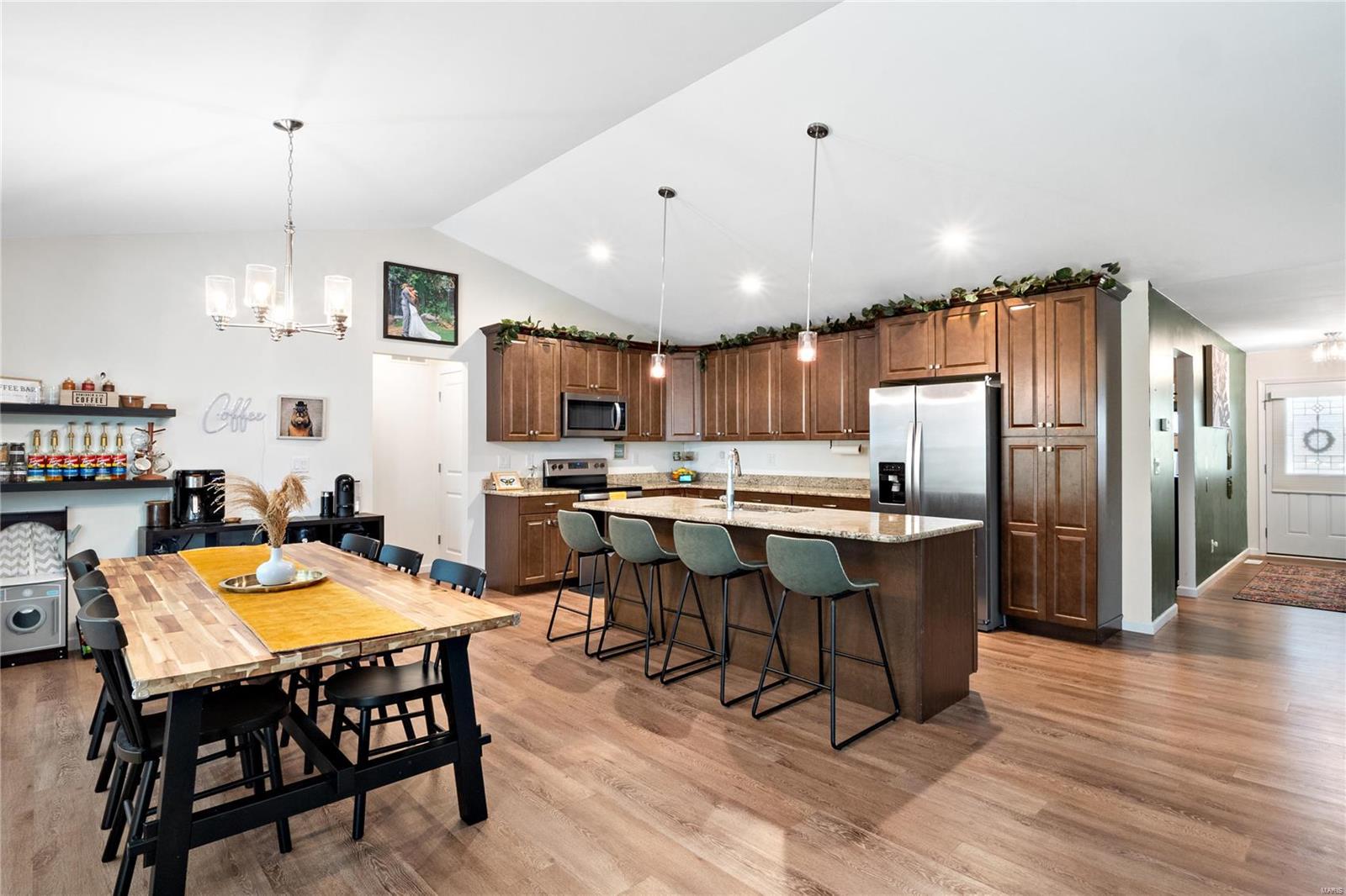 3546 Chippewa Drive Belleville, IL 62221 - Photo 3 of 18