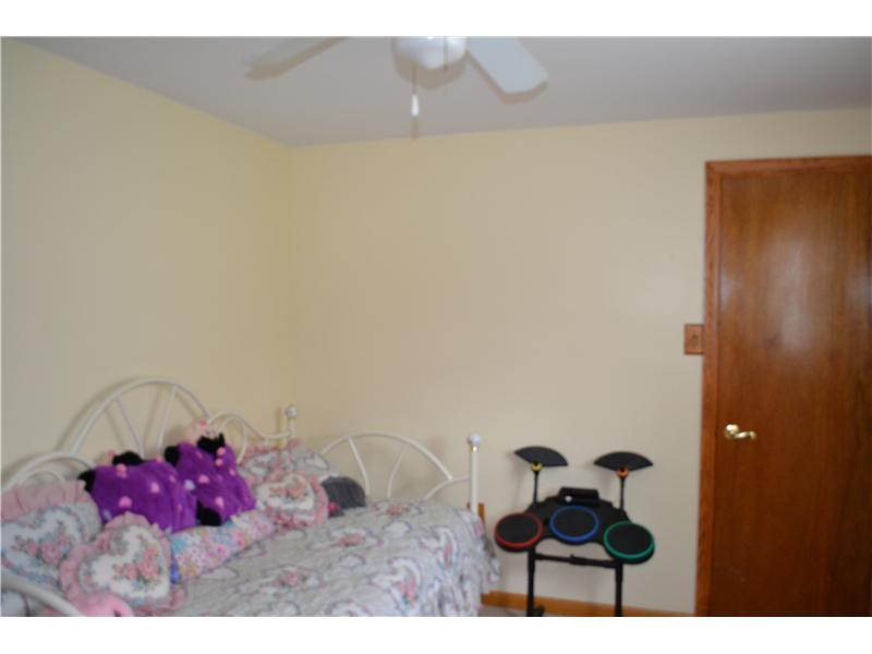 5346 Blossom Road Baldwin, PA 15236 - Photo 9 of 19 Bedroom.