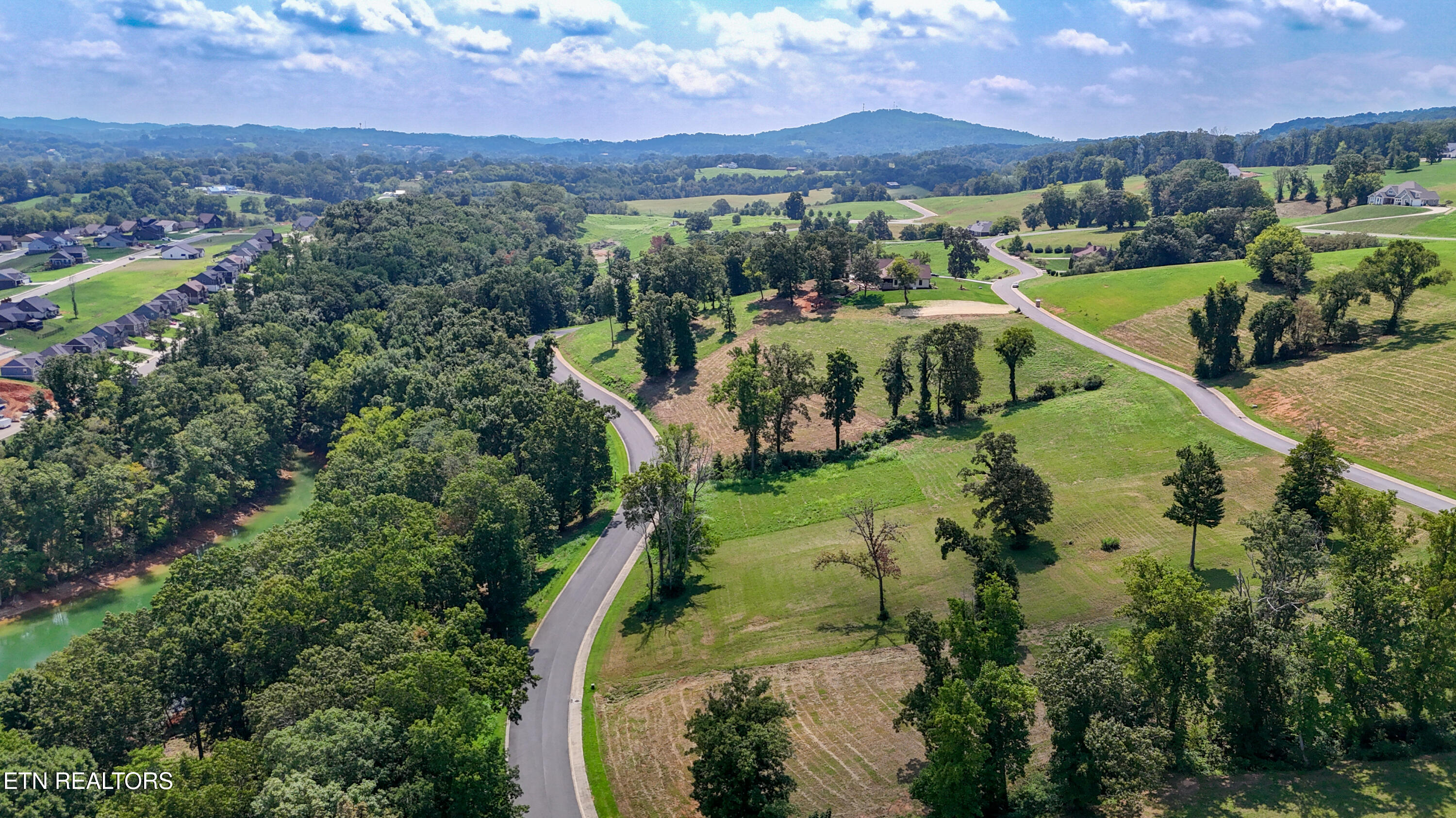 2105 Edgewater Sound Morristown, TN 37814 - Photo 13 of 23 dji_fly_20250820_142052_0081_17557222873