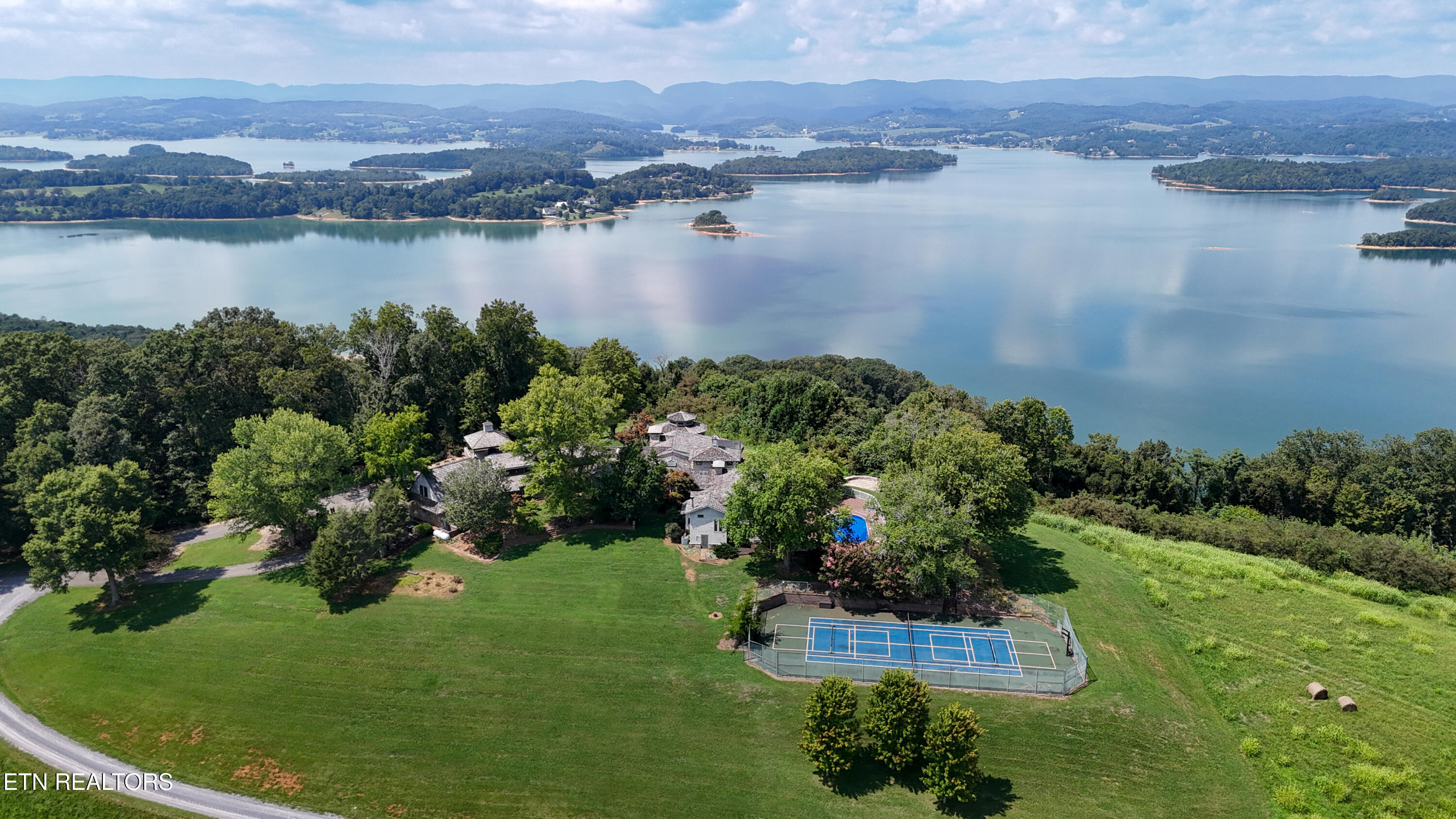 2105 Edgewater Sound Morristown, TN 37814 - Photo 17 of 23 dji_fly_20250820_144150_0093_17557221909