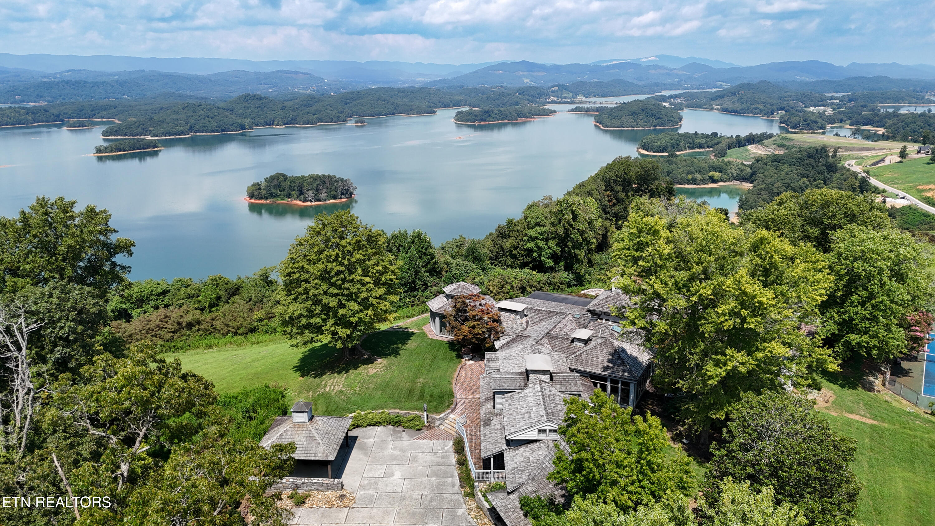 2105 Edgewater Sound Morristown, TN 37814 - Photo 19 of 23 dji_fly_20250820_143946_0090_17557222397