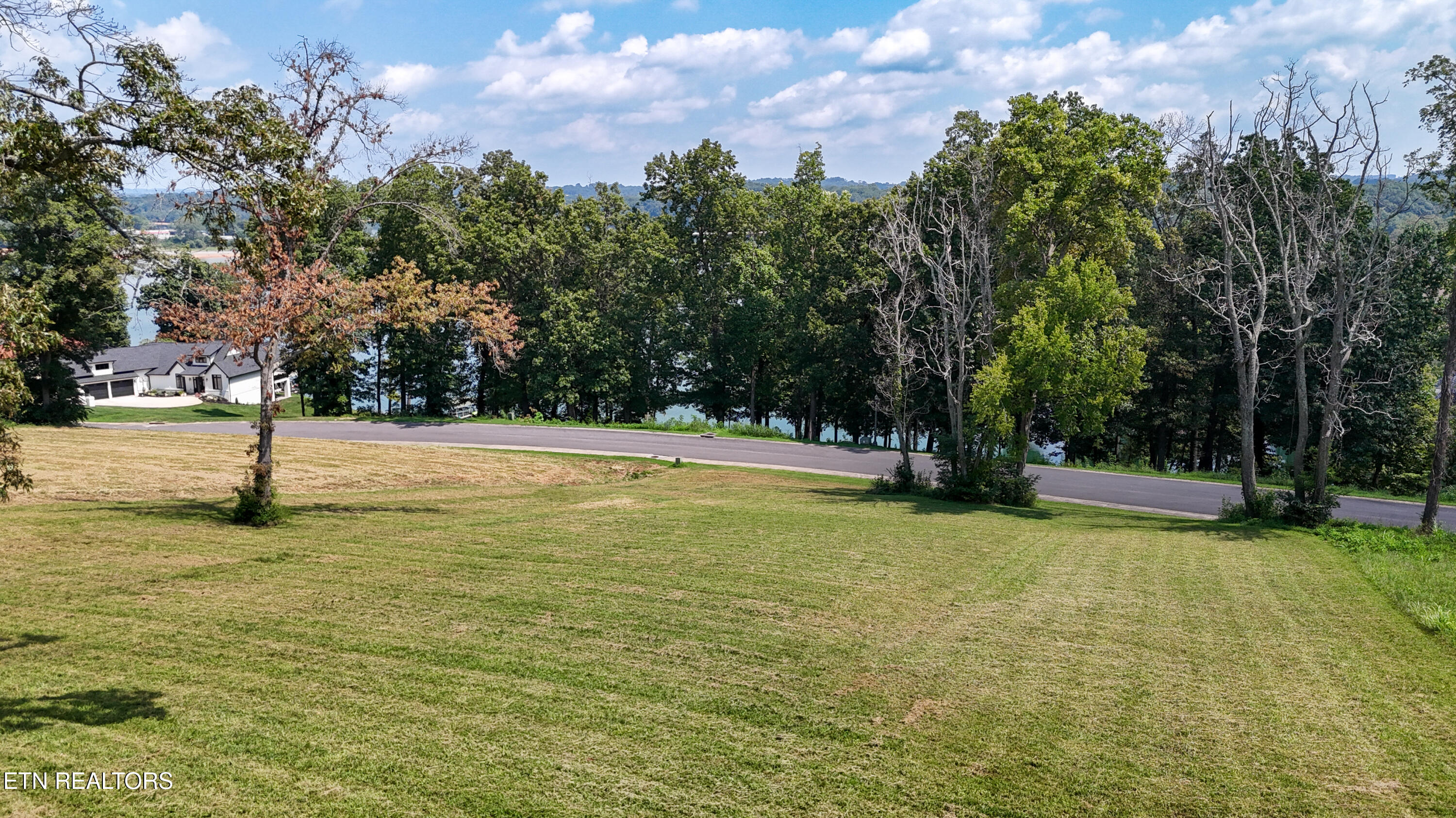 2105 Edgewater Sound Morristown, TN 37814 - Photo 3 of 23 dji_fly_20250820_141954_0077_17557222889