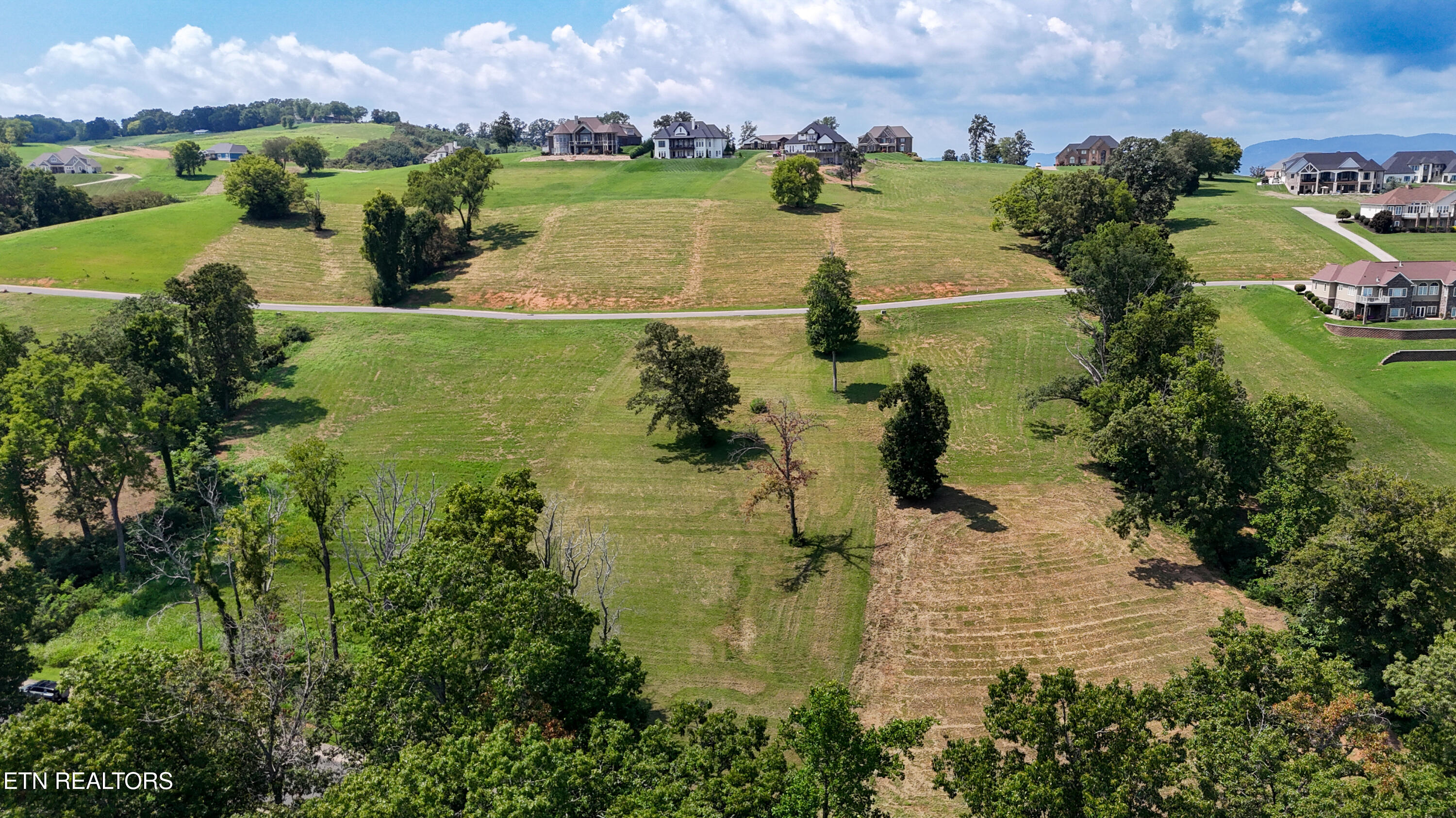 2105 Edgewater Sound Morristown, TN 37814 - Photo 9 of 23 dji_fly_20250820_142022_0078_17557222885