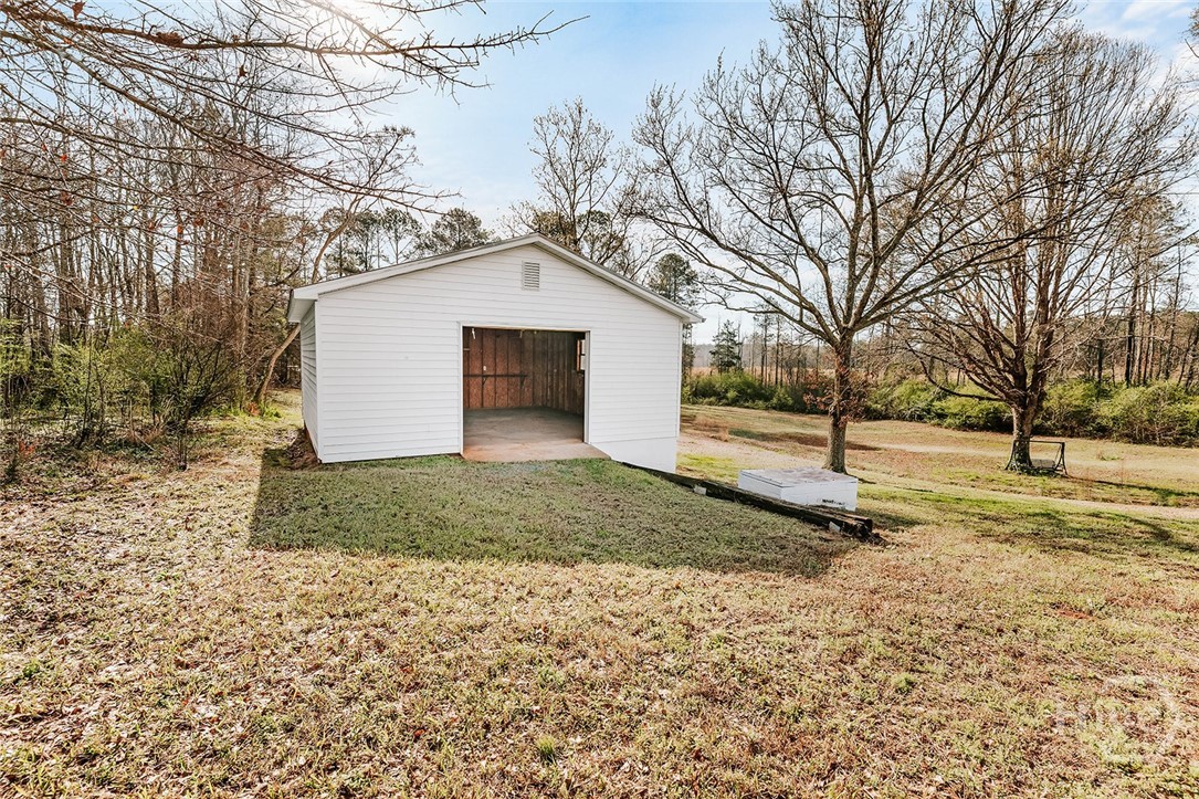 674 Yancey Road Arnoldsville, GA 30619 - Photo 13 of 71