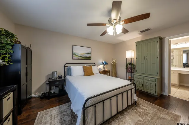 $220,000 | 6962 La Hacienda Drive, Flint, TX 75762