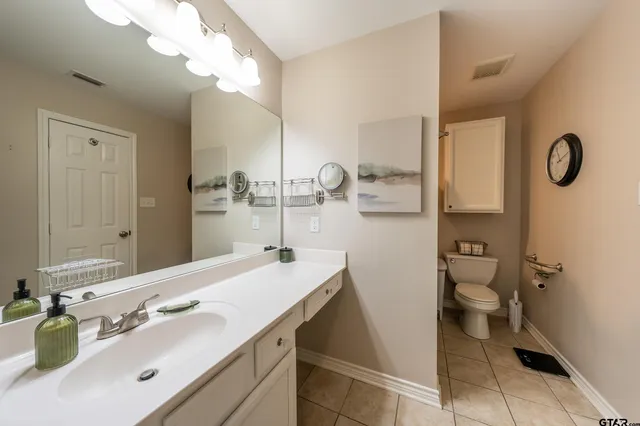 $220,000 | 6962 La Hacienda Drive, Flint, TX 75762