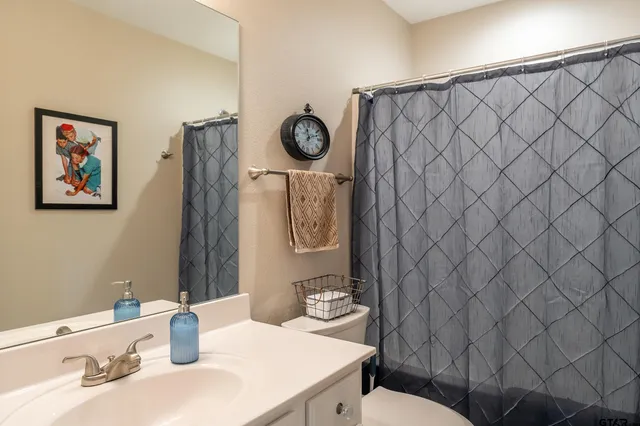 $220,000 | 6962 La Hacienda Drive, Flint, TX 75762