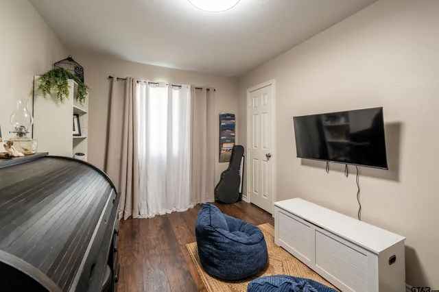 $220,000 | 6962 La Hacienda Drive, Flint, TX 75762