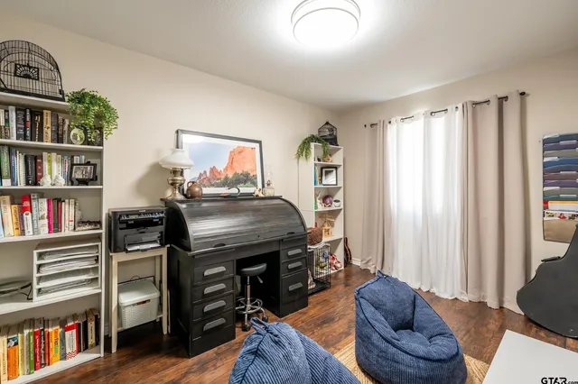 $220,000 | 6962 La Hacienda Drive, Flint, TX 75762