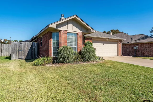 $220,000 | 6962 La Hacienda Drive, Flint, TX 75762