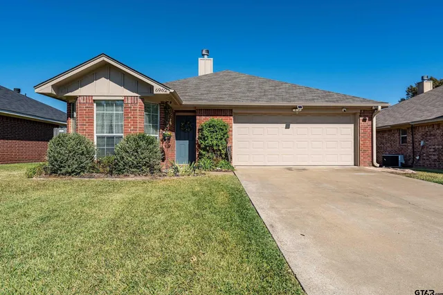 $220,000 | 6962 La Hacienda Drive, Flint, TX 75762