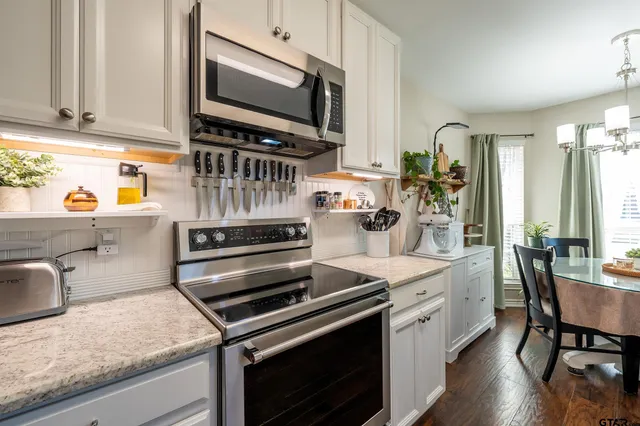 $220,000 | 6962 La Hacienda Drive, Flint, TX 75762