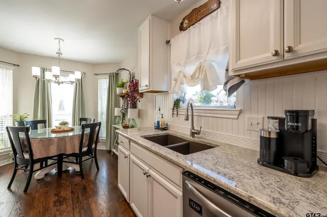 $220,000 | 6962 La Hacienda Drive, Flint, TX 75762