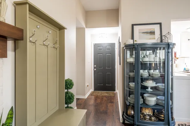 $220,000 | 6962 La Hacienda Drive, Flint, TX 75762