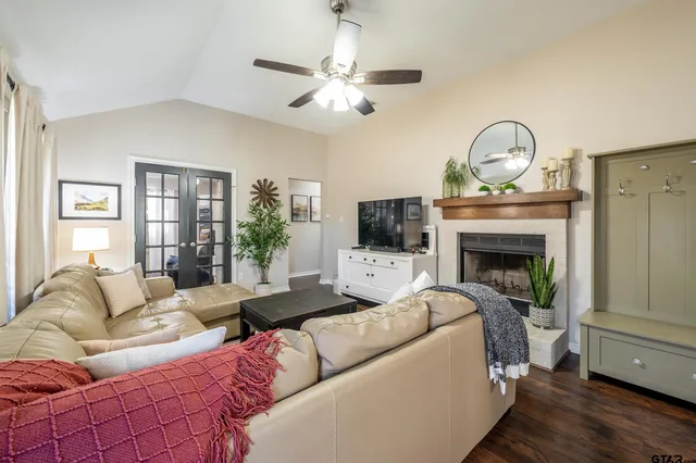 $220,000 | 6962 La Hacienda Drive, Flint, TX 75762