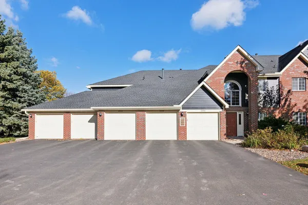 $255,000 | 2556 Concord Way, Mendota Heights, MN 55120