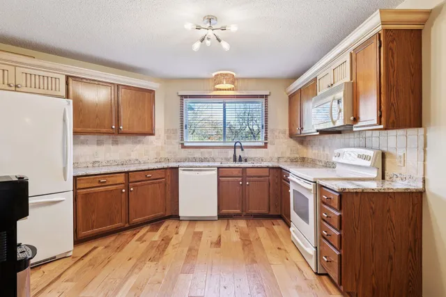 $265,000 | 2556 Concord Way, Mendota Heights, MN 55120