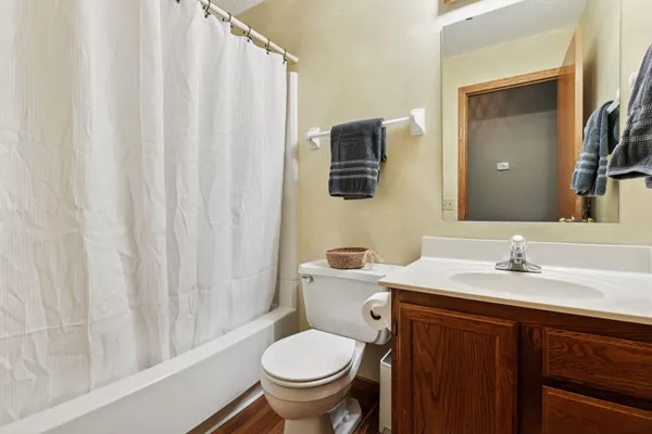 $255,000 | 2556 Concord Way, Mendota Heights, MN 55120