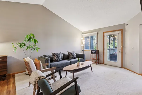$255,000 | 2556 Concord Way, Mendota Heights, MN 55120