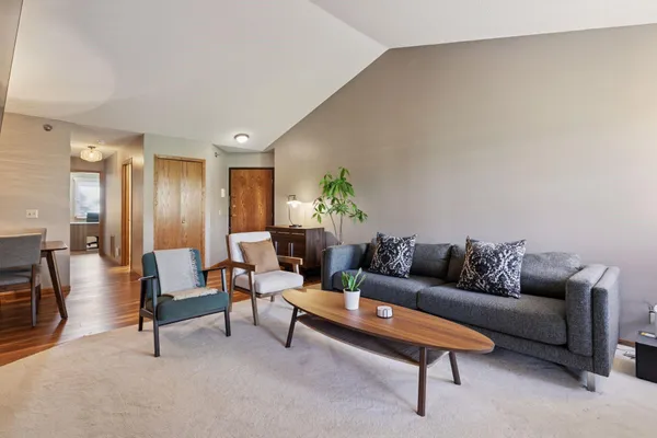 $255,000 | 2556 Concord Way, Mendota Heights, MN 55120
