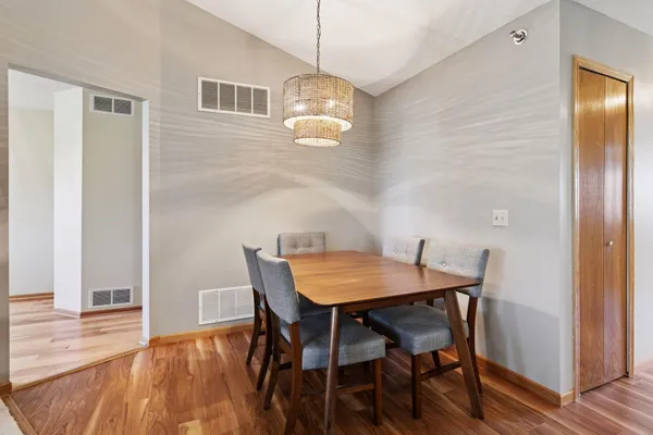 $255,000 | 2556 Concord Way, Mendota Heights, MN 55120