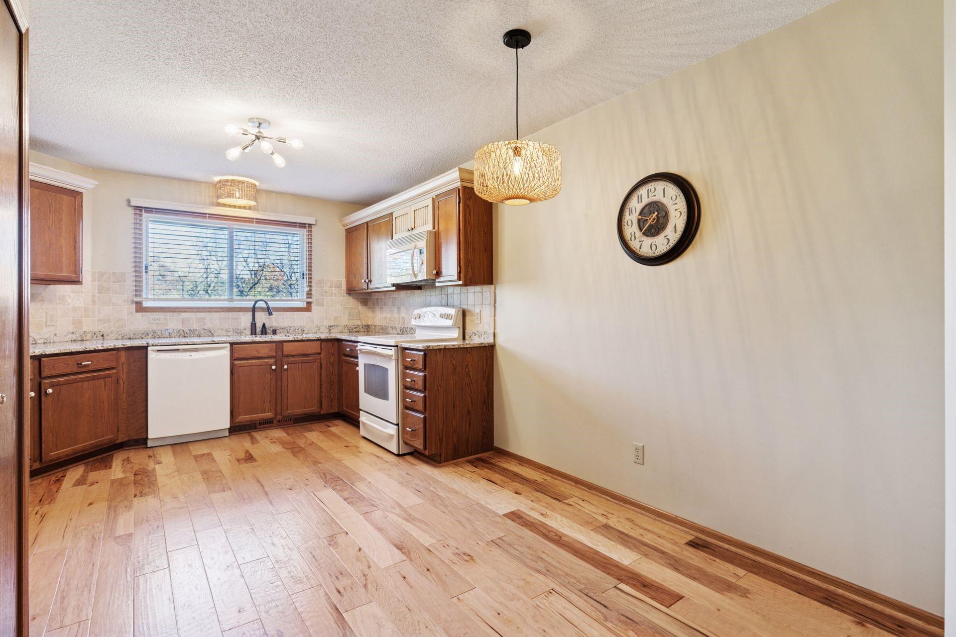 2556 Concord Way Mendota Heights, MN 55120 - Photo 9 of 23