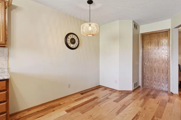 $255,000 | 2556 Concord Way, Mendota Heights, MN 55120