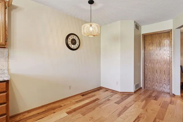 $265,000 | 2556 Concord Way, Mendota Heights, MN 55120