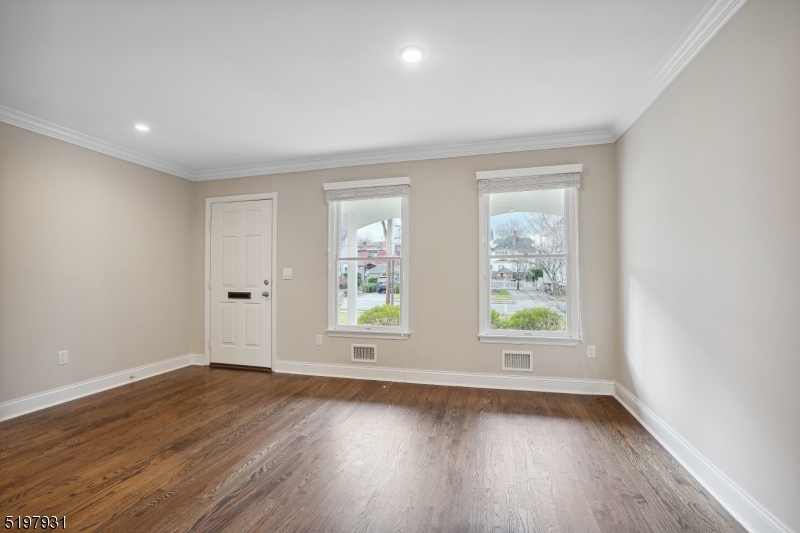 25 Ruthven Place Summit, NJ 07901 - Photo 3 of 17