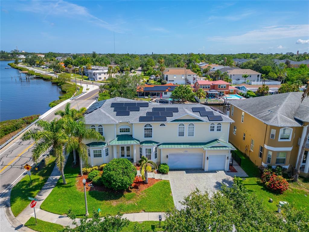 339 Manatee Lane Tarpon Springs, FL 34689 - Photo 2 of 35