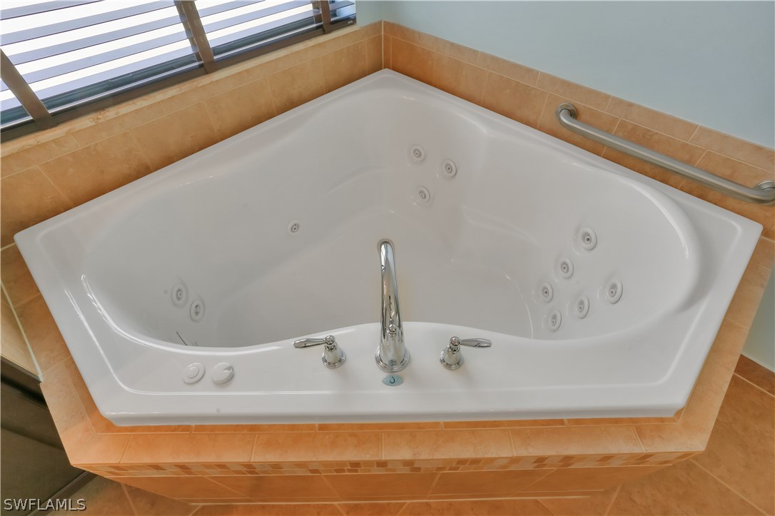 3208 Atlantic Circle Naples, FL 34119 - Photo 13 of 31