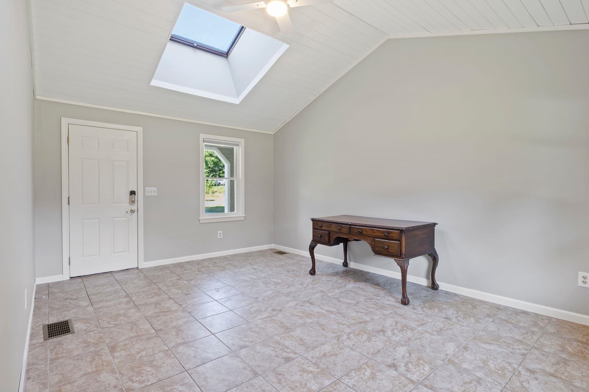 131 1/2 Littleworth Road Dover, NH 03820 - Photo 5 of 57 Gallery Image 5