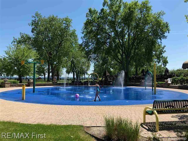 830 Barrington Road Grosse Pointe, MI 48230 - Photo 30 of 32 50026672-40.jpg