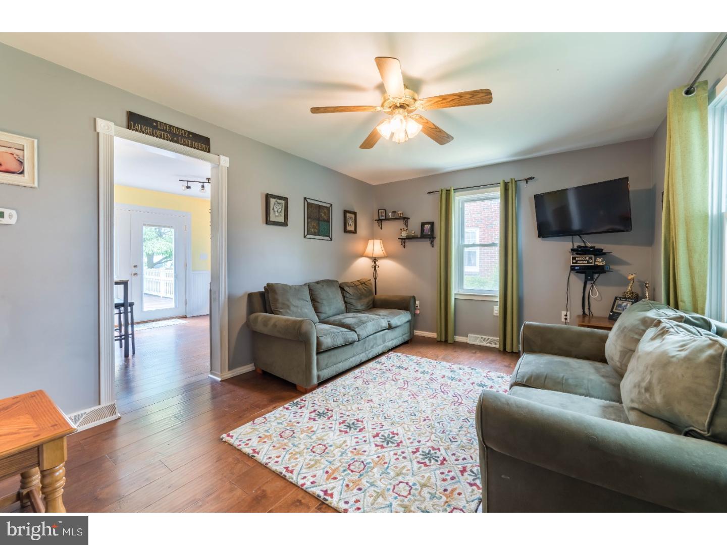 407 Parkside Avenue Reading, PA 19607 - Photo 3 of 24 Living Room