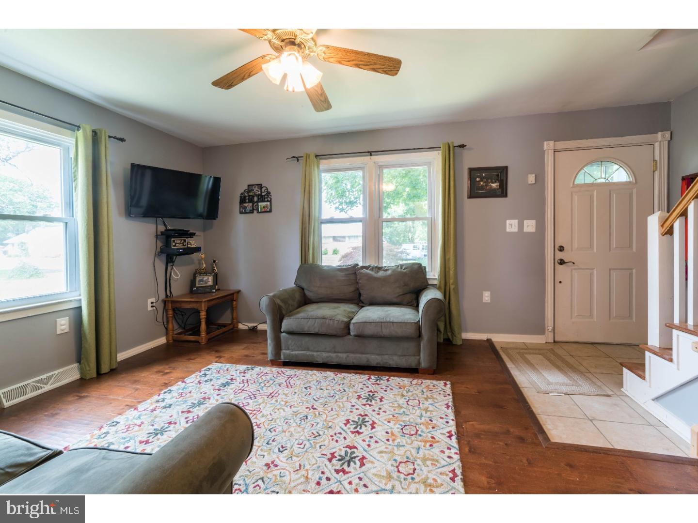 407 Parkside Avenue Reading, PA 19607 - Photo 4 of 24 Living Room