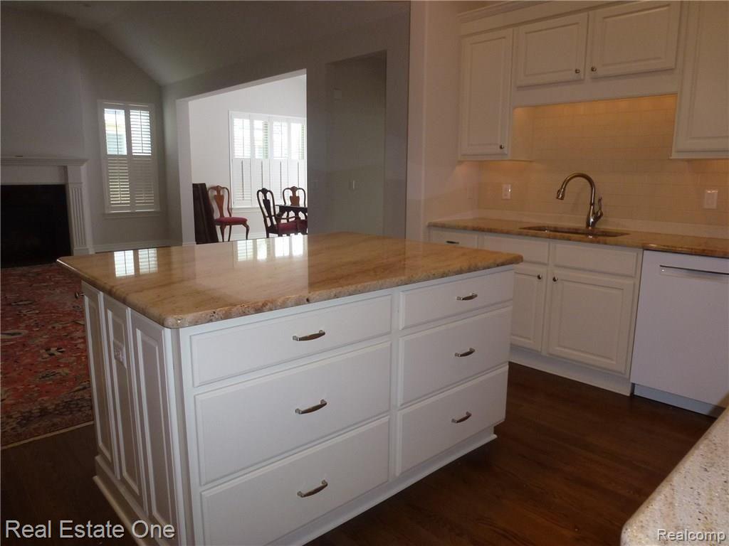 5220 Brecon Court, Unit 43 Rochester, MI 48306 - Photo 16 of 33 P1050655.JPG
