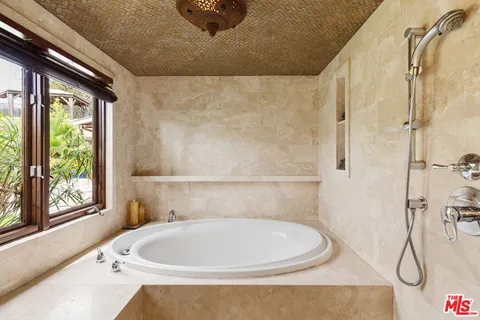 $3,995,000 | 27409 Pacific Coast Highway, Malibu, CA 90265