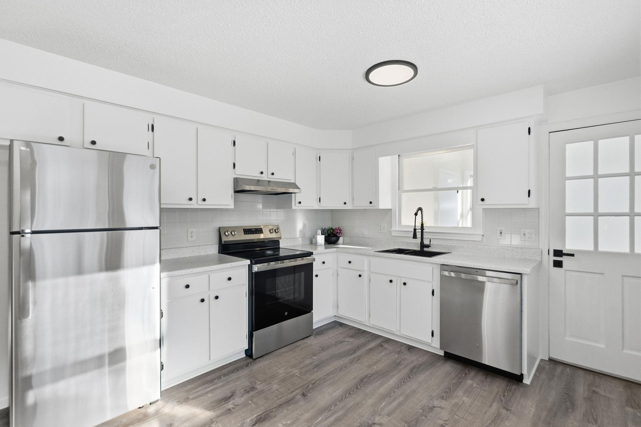 361 Joseph Street Extension Manchester, NH 03102 - Photo 4 of 28