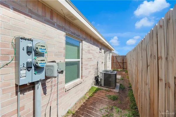$975 | 419 Carlisle Avenue, Unit 2, Edinburg, TX 78539