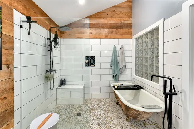 $950,000 | 16425 Fort Riley Road, Leavenworth, KS 66048