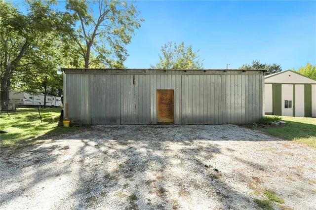 $950,000 | 16425 Fort Riley Road, Leavenworth, KS 66048