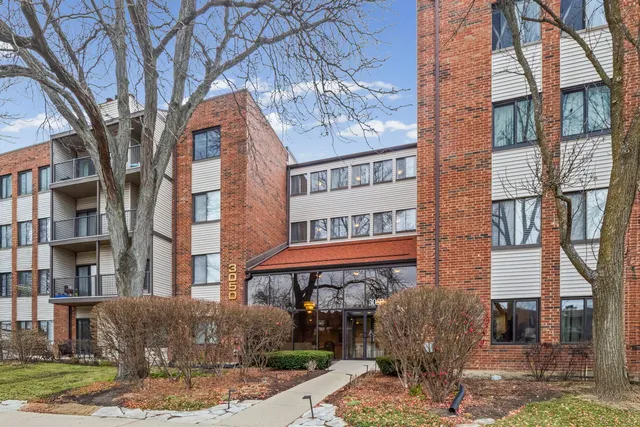 $289,000 | 3050 Pheasant Creek Drive, Unit 305, Northbrook, IL 60062