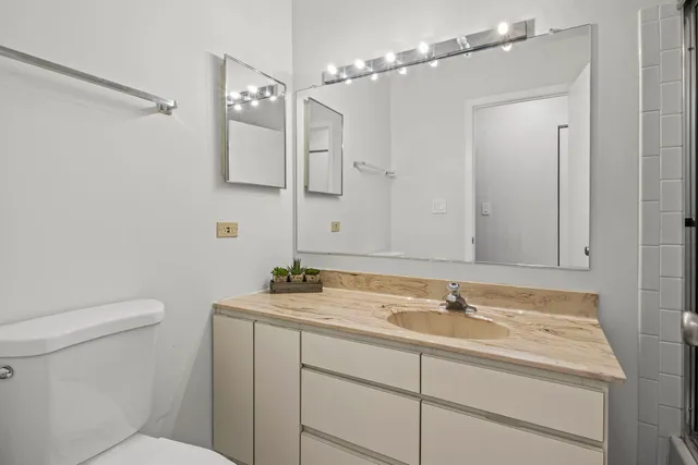 $289,000 | 3050 Pheasant Creek Drive, Unit 305, Northbrook, IL 60062