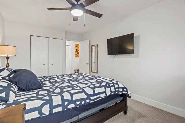 $289,000 | 3050 Pheasant Creek Drive, Unit 305, Northbrook, IL 60062