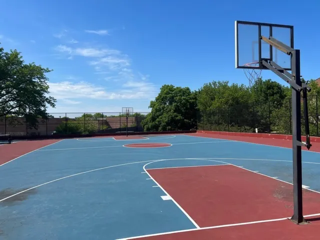 $289,000 | 3050 Pheasant Creek Drive, Unit 305, Northbrook, IL 60062