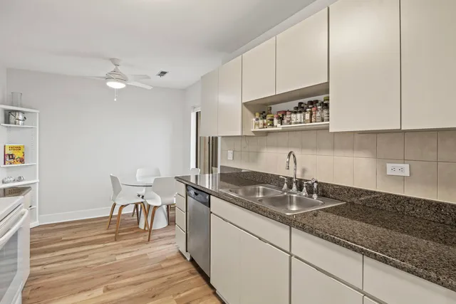 $289,000 | 3050 Pheasant Creek Drive, Unit 305, Northbrook, IL 60062