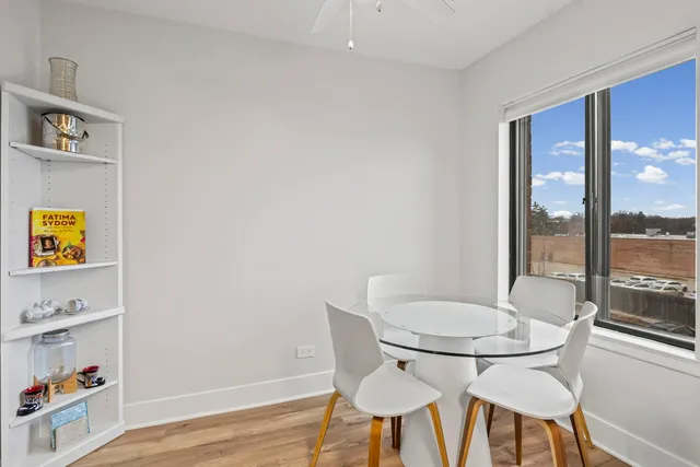 $289,000 | 3050 Pheasant Creek Drive, Unit 305, Northbrook, IL 60062