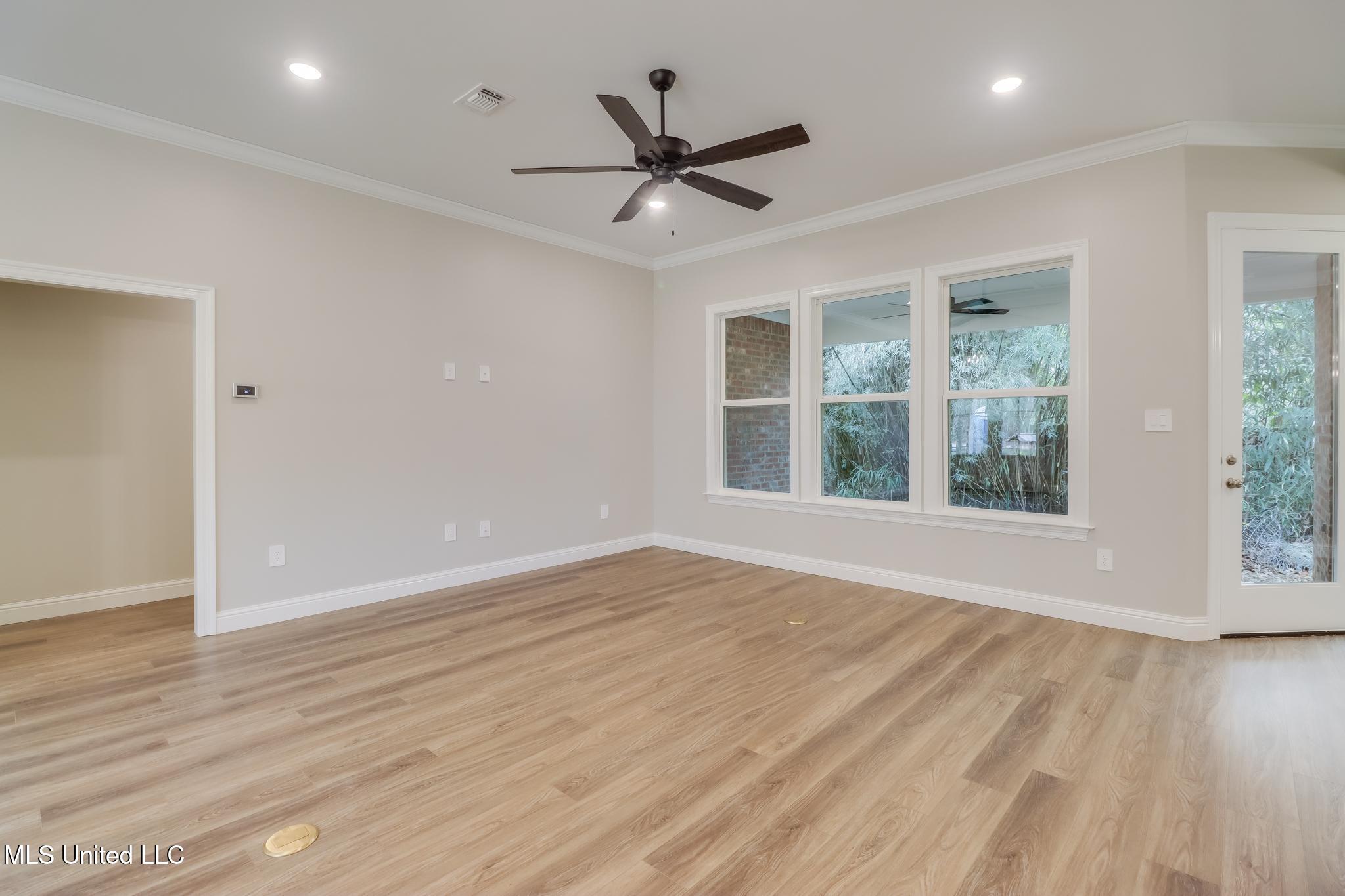 706 Jones Avenue Wiggins, MS 39577 - Photo 13 of 30 Living