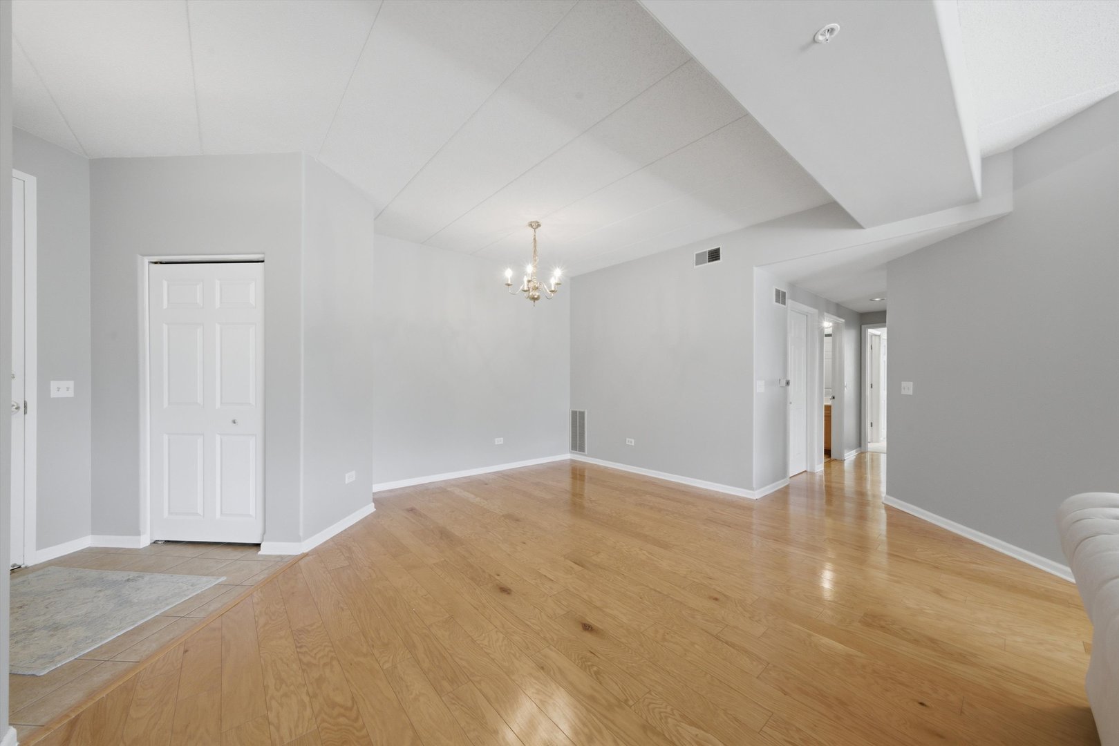 1761 Pavilion Way, Unit 301 Park Ridge, IL 60068 - Photo 7 of 46 Gallery Image 7